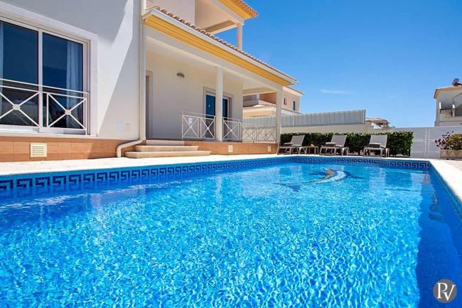 Gale Villa Sleeps 8 with Pool Air Con and WiFi Images_2