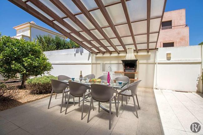 Gale Villa Sleeps 8 with Pool Air Con and WiFi Images_3