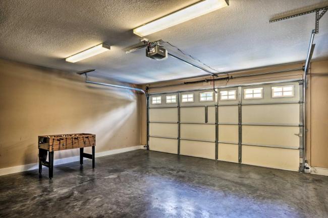 Single-Story Home 2 Blocks to Pigeon Forge Fun! Images_3