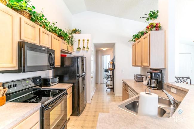 Perfect Family Getaway with Private Pool & Game Room! Images_4