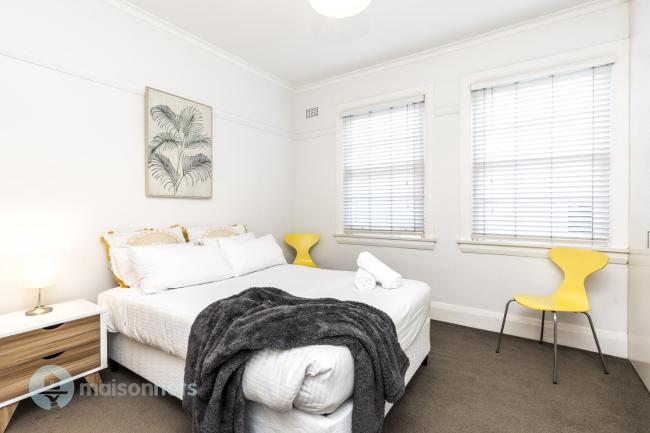 Spacious Rose Bay 2 Bdrm Apt Absolute Water Views Images_5