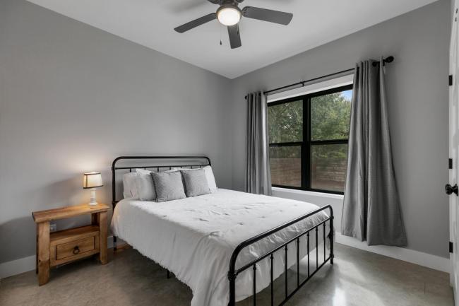 New Luxury Home 3blck from Main St with FirePit Images_2