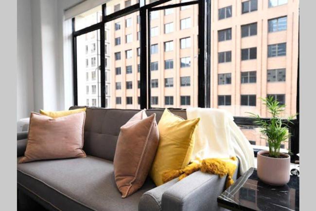 CBD Comfy 2 Bedder Walking Distance to Crown Complex Images_5