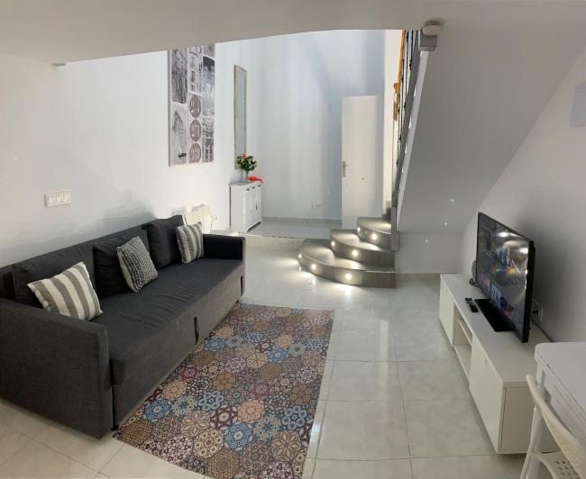 A Immaculate designed and presented 1 bedroom Loft Apartment with terrace M3EV Images_4
