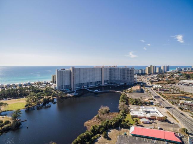 Laketown Wharf - Lake-View Balcony, Steps to Beach condo Images_4