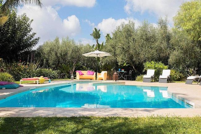 Musebbi III Villa Sleeps 12 with Pool Air Con and WiFi Images_3