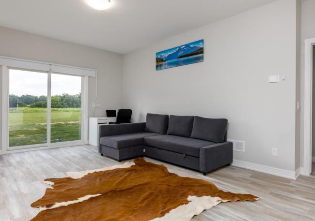 Luxury bungalow mins to Niagara Falls & Brock university Images_5