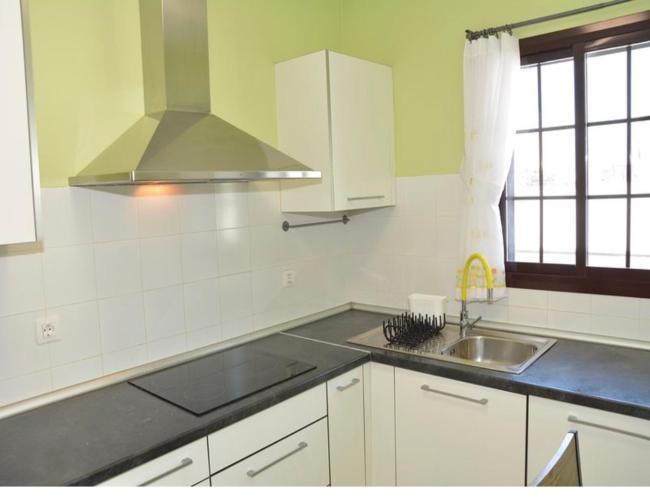 Beautiful and luxurious villa with heated pool and free Wi-Fi in Playa Blanca. Images_5