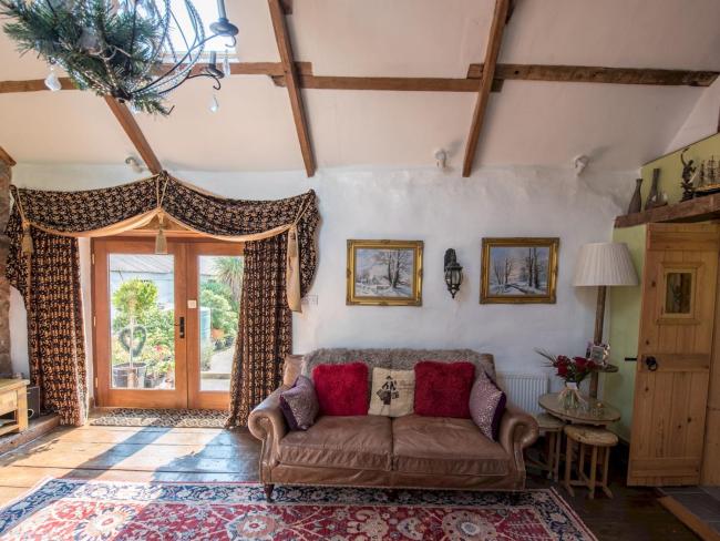 Pass the Keys Spacious converted barn with hot tub Sleeps 8 Images_5