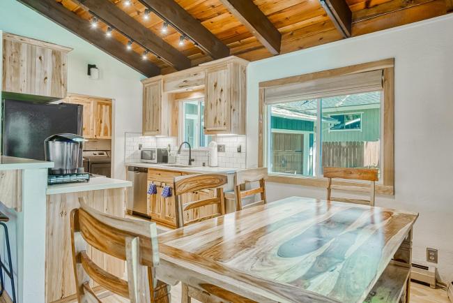 The Lazy Golden Cabin Images_5