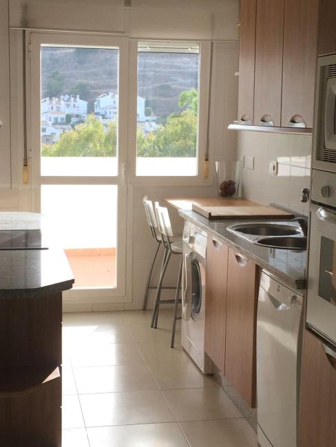 Comfortable and spacious apartment with nice views Images_5