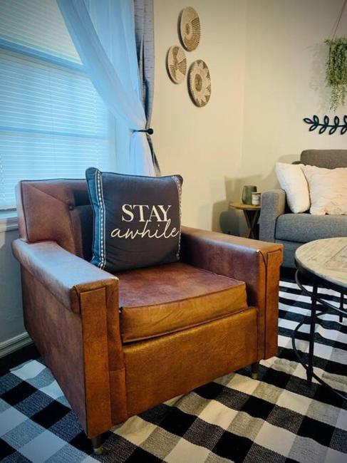 Quaint Rustic Charm 2BD/1BA + Choctaw & SEOSU Images_1