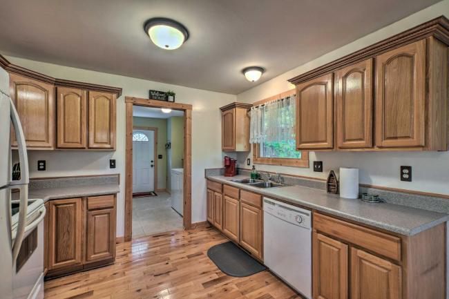 Cozy Ellijay Hideaway with Indoor Pool Access! Images_4