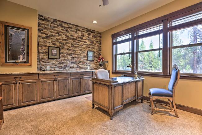 Secluded Deschutes Riverfront Retreat with Deck Images_5