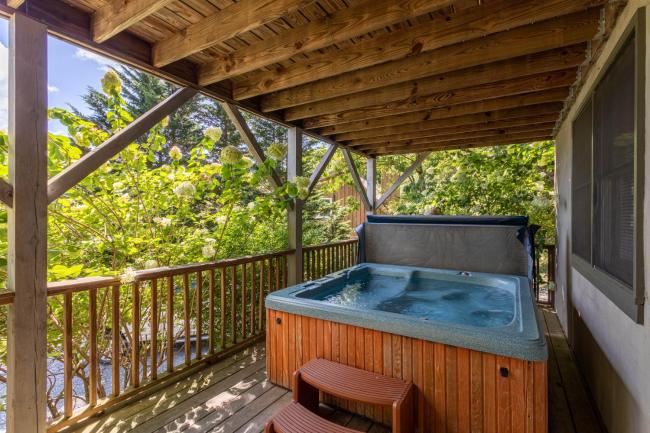 7th Heaven - Rustic cabin with pool table, close to Hawksnest! Images_2