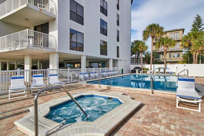 Conveniently located corner unit with beach front views CHB305 Images_1