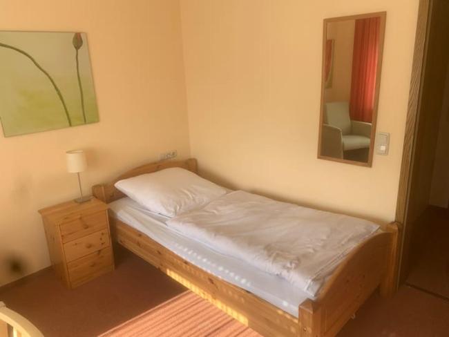 1 Bett Zimmer in ehemaligem Hotel für kurz oder lang (Z2) Images_2