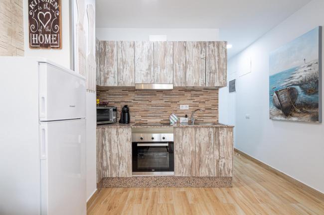 HomeForGuest Studio Westerling Beach by Las Canteras Images_4