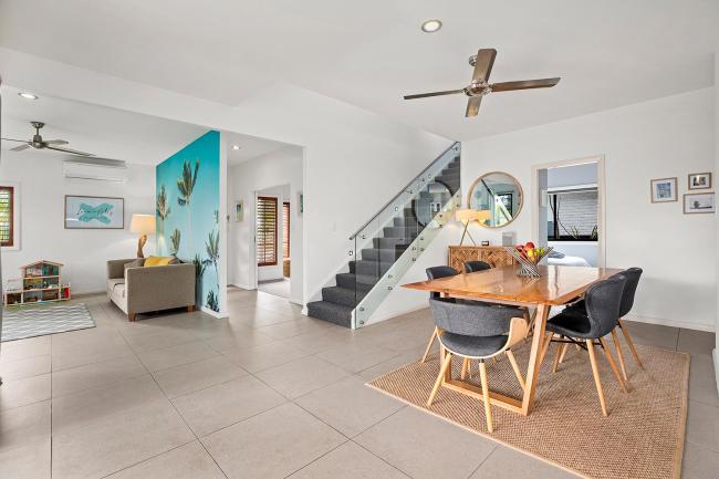 Palms on Eighth Images_1