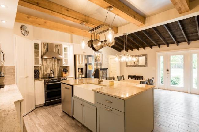 Spacious Vacation Rental in Sarasota / Private Pool / Game Room with Pool Table Images_3