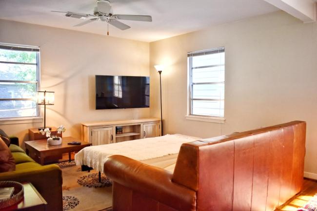 Hidden Gem Surrounded by Beautiful Trees in Heart of Montrose Images_2