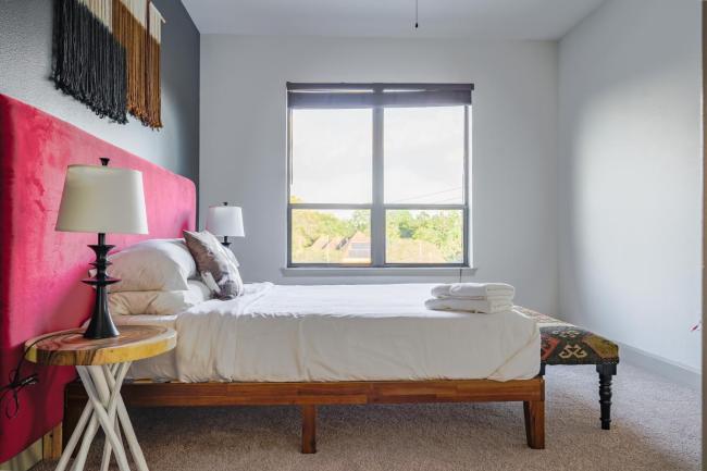 WanderJaunt - West University Apts Images_5