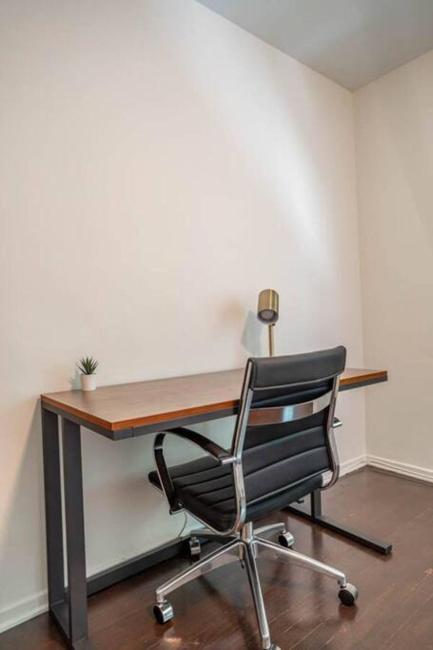 Remodeled Spacious Comfy 1Bd1Ba apartment wdesk Images_4