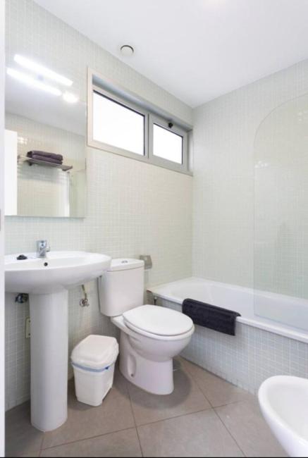 Modern seafront flat with a private garage Images_4