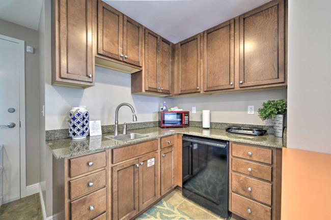 Resort-Style Condo with On-Site Beach Access! Images_4