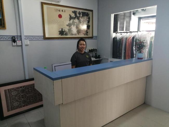 Room in Guest room - Single Bed in Mixed Dormitory Room with Ac in Kuching Images_2