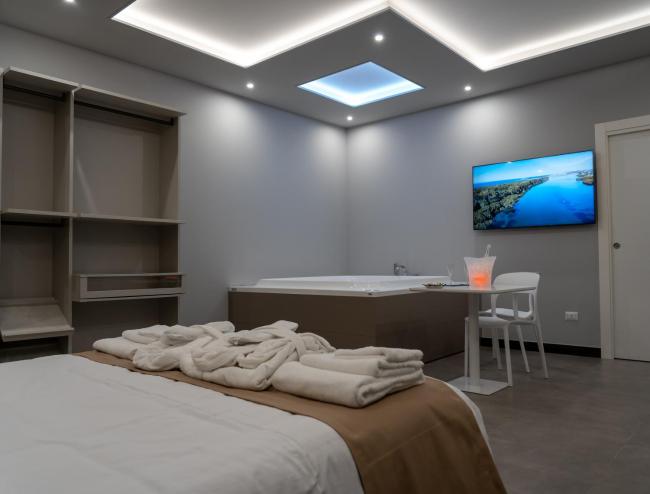 Skyline Rooms & Suites Images_4