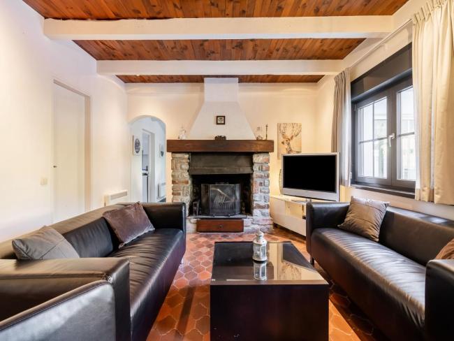 Quiet Holiday Home in Boisset with Swimming Pool Images_1