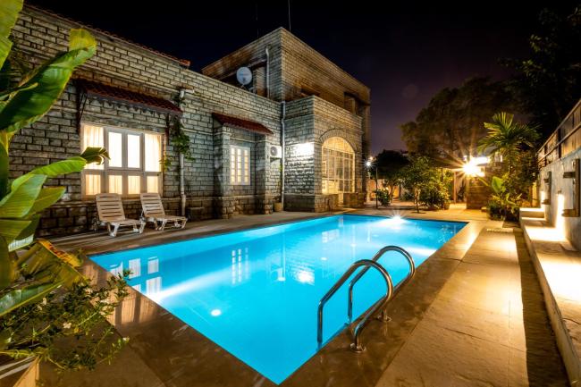 Ambu, Pet-friendly 1br w pool close to the lake by Roamhome Images_4