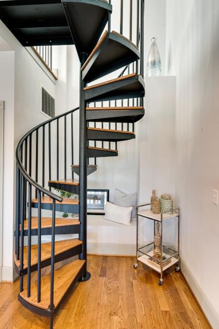 Beautiful Two-Story Apt with Rooftop Sundeck, around the corner from Belmont U! Images_5