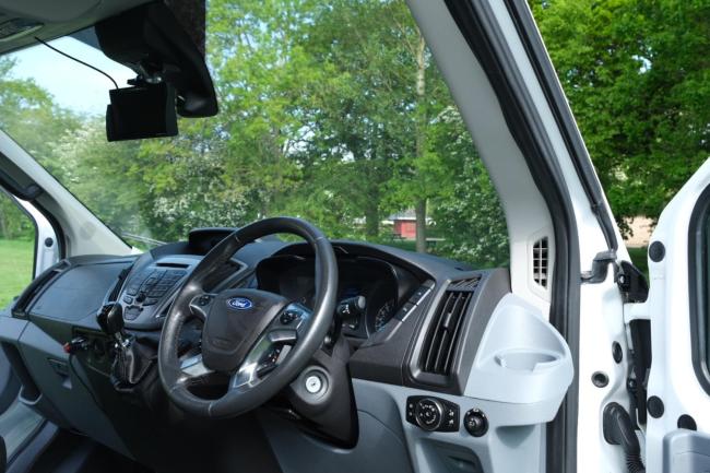 Superb 4 berth Campervan with Kingsize bed Images_5