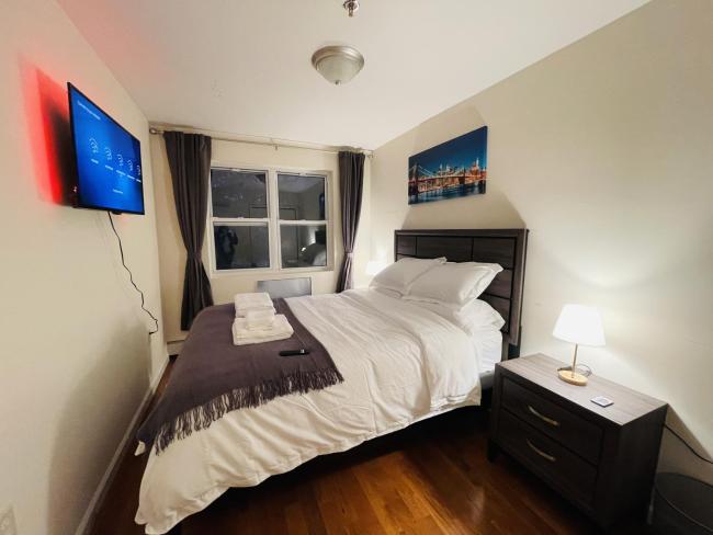 HUGE & LUXURY 3 Bed-Apt Queens NYC. A Hidden Gem Images_5