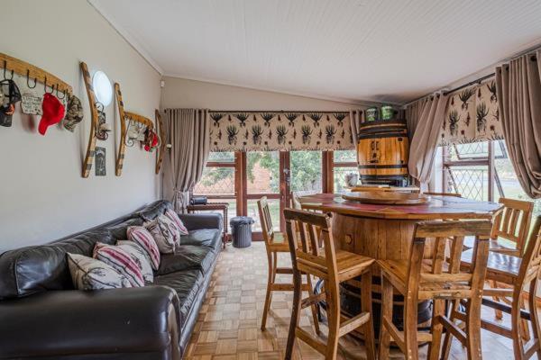Ian Inyathi Self-Catering Main Images_5