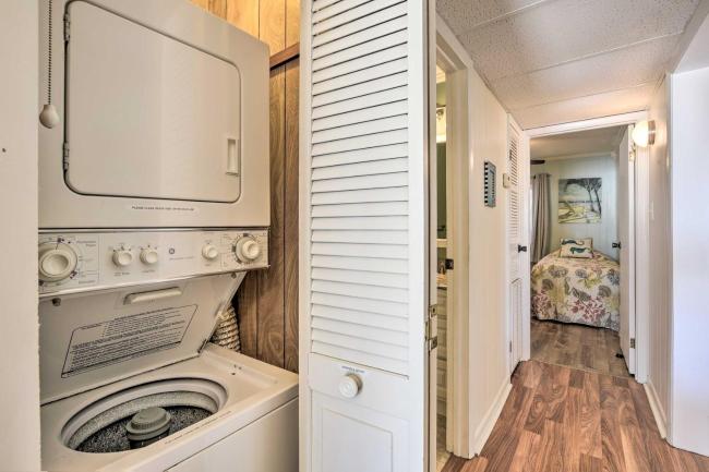 Sun-Dappled Condo with Balcony and Secluded Beach! Images_5