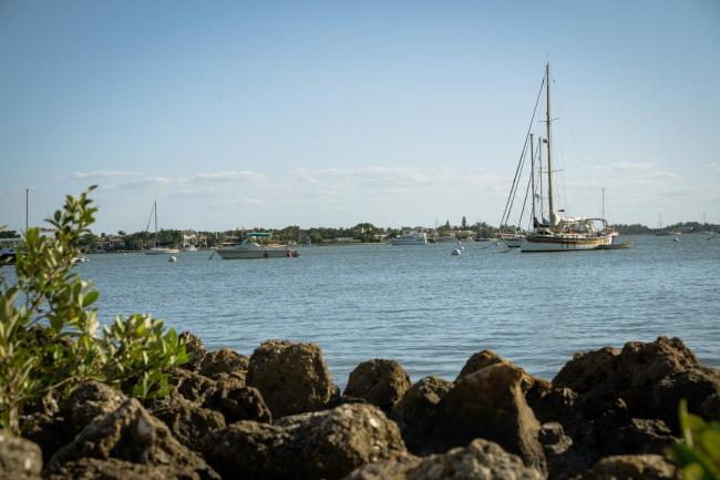 Siesta Get Away - A Beautiful NEW Tropical Escape 1 Block From The Water Images_4