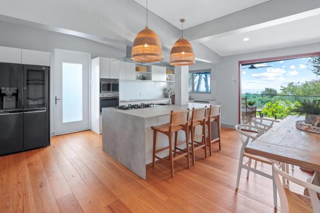 Luxe Coastal Abode, Marcus Beach Images_1