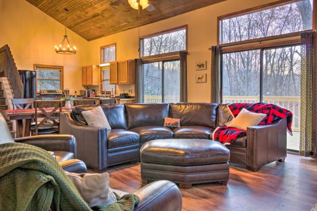 Peaceful Maggie Valley Cabin with Deck and Fire Pit! Images_5