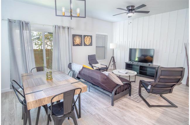 Spectacular Cozy 3 BR plus 2 and a half BA Apt Near Downtown Images_1