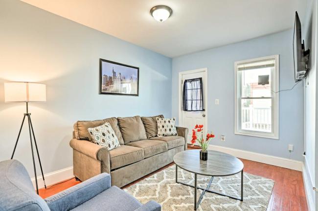 Chic Philly Apt with Deck, 2 Mi to Center City! Images_1