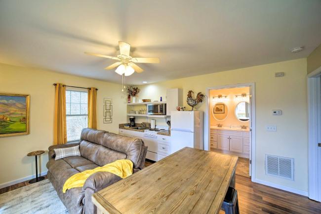 Mountain-View Apt in Canton with Mod Interior! Images_4