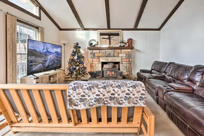 Pocono Lake Hideaway with Deck and Resort Access! Images_3