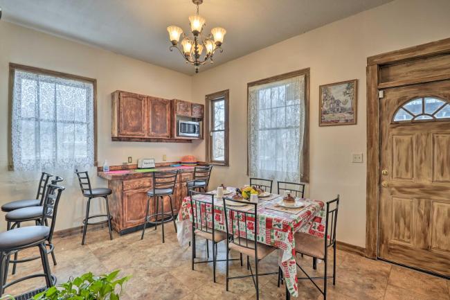Renovated Victorian House 1 Mile to Downtown! Images_5