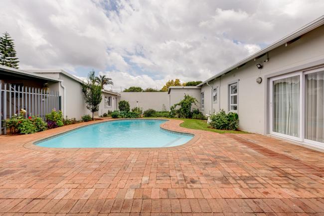 5min from EastGateMall - Private Unit 5 with a POOL and FREE WiFi Images_2