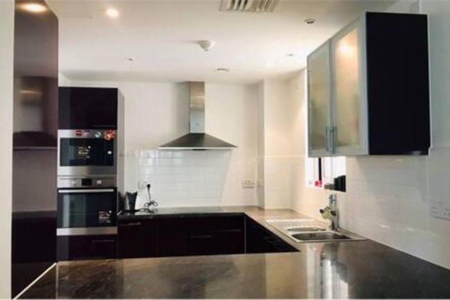 Walk to sea, access to pool and cafes next to you Images_3