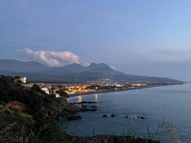 Unobstructed Marvelous front row Sea View condo Images_2