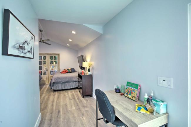 Endearing Studio with Deck Less Than 4 Mi to the Beach! Images_4